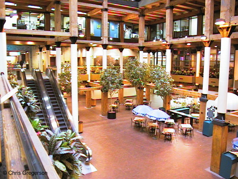 Photo of Front Atrium in Butler Square(1032)