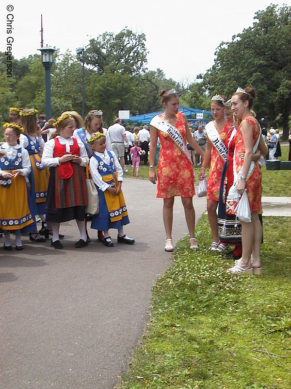 Photo of Folk Dancers and Queen Candidates(1663)