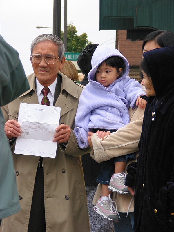 Photo of People Outside the Wellstone Campaign Headquarters(2492)