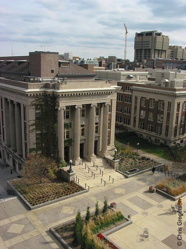 Photo of University Administration Building(2947)