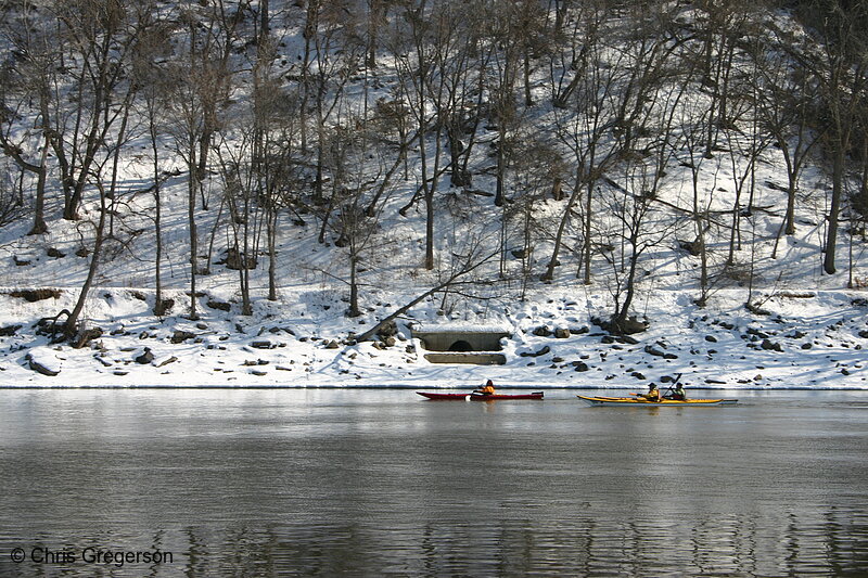 Photo of Kyakers on the Mississippi in Winter(3107)