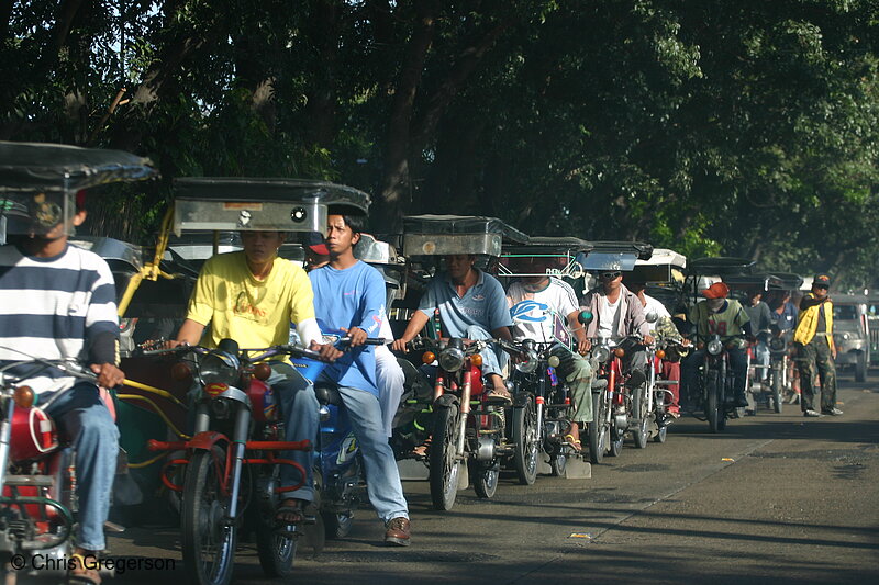 Photo of Motorcycles (Trikes) Waiting in Line on the Highway(4339)