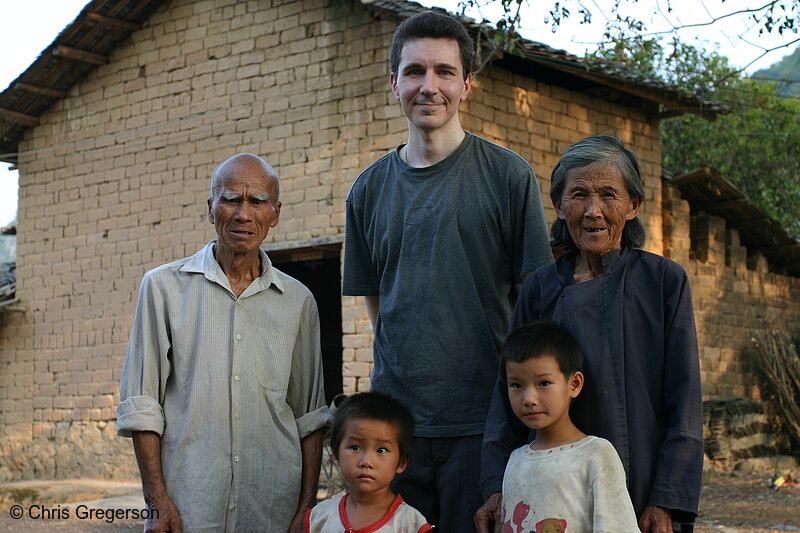 Photo of American with Rural Chinese in Gaotian(4627)