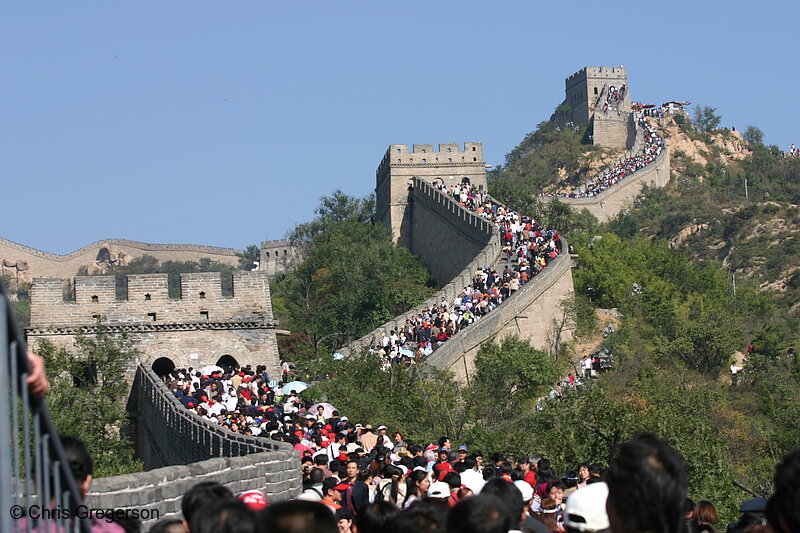 Photo of Crowds and Series of Guard Towers on The Great Wall of China(5894)