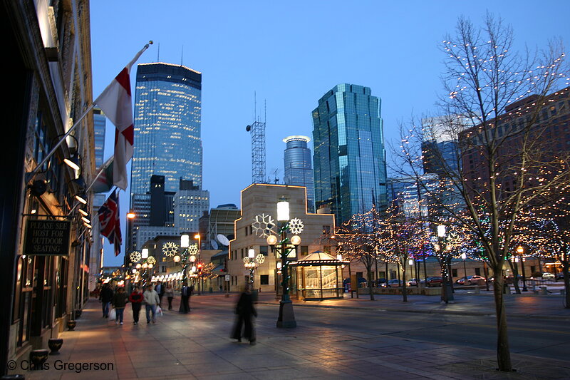 Photo of Nicollet Mall at Night (with People)(6184)