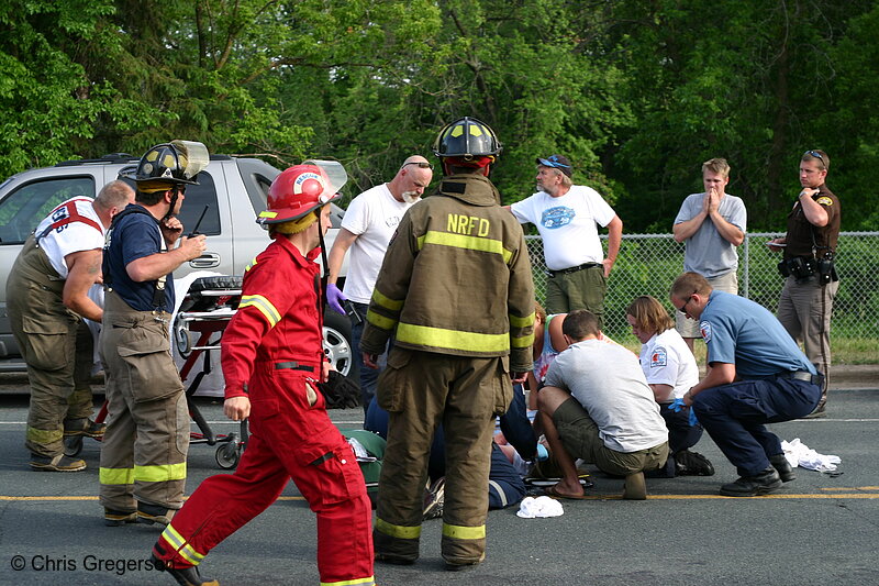 Photo of Fire, Police Responding to Accident Scene(6935)