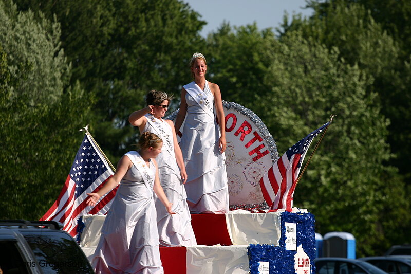 Photo of Ellsworth Royalty, New Richmond Fun Fest Parade(6974)