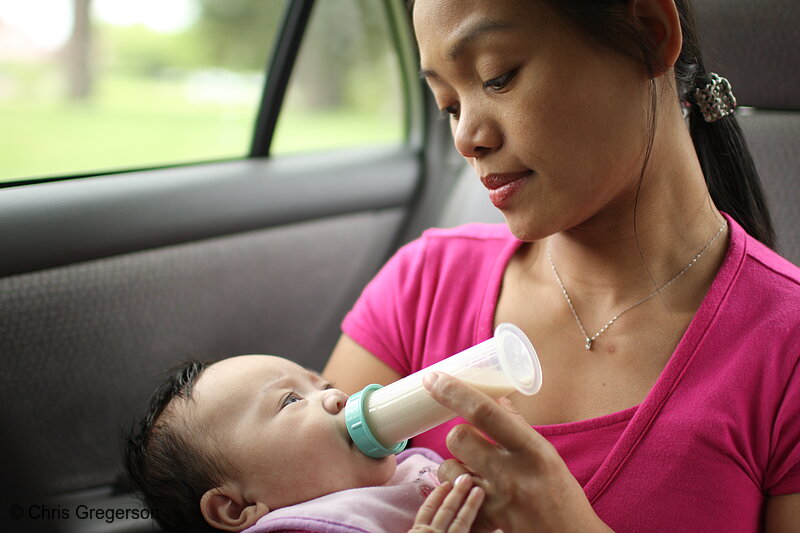 Photo of Mother Bottle-Feeding Infant(7024)