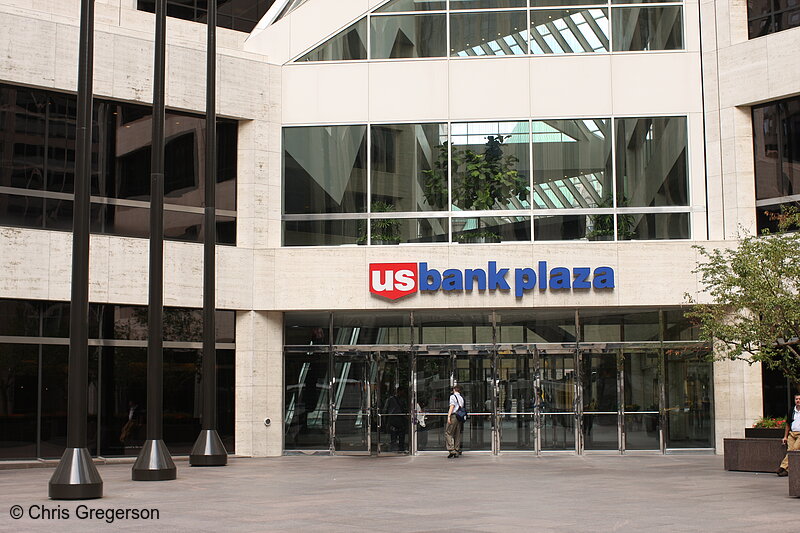 Photo of Entrance to US Bank Plaza(7072)