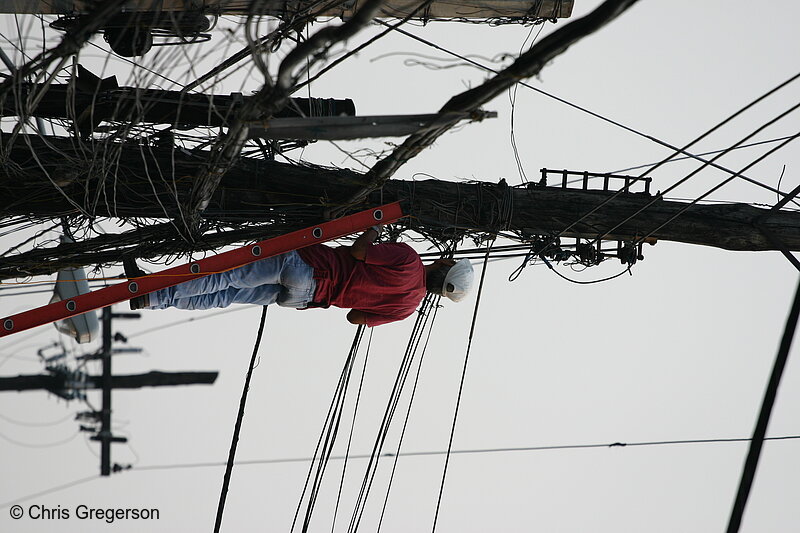 Photo of Telephone Lineman, Angeles City, the Philippines(7179)