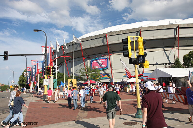 Photo of HHH Metrodome from 4th Street, Minneapolis(7329)