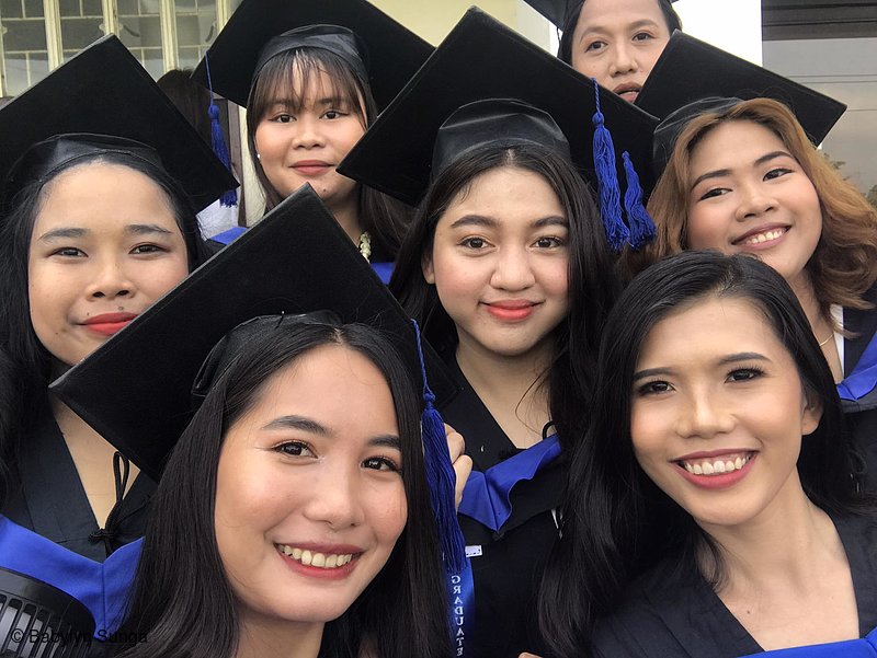 Photo of Babylyn With Fellow Graduates(8410)