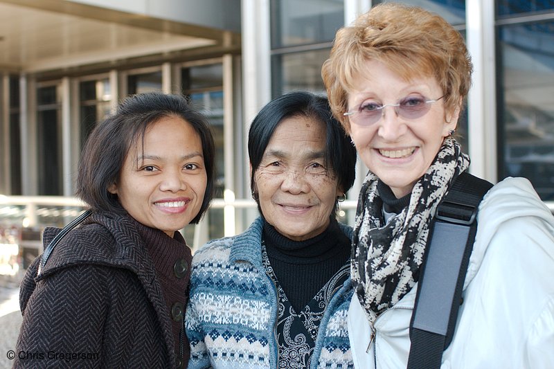 Photo of Arlene, Irene, and Linda(8434)