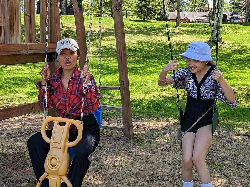 Photo of Clio and Arlene on the Swings in Hayward(8445)