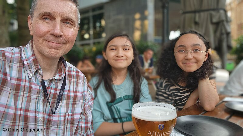 Photo of Chris, Clio, and Athena in Utrecht(8463)